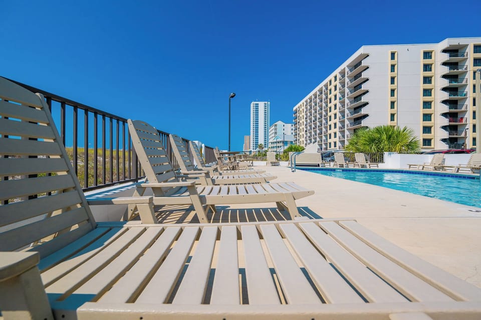 Island Winds Pools-17