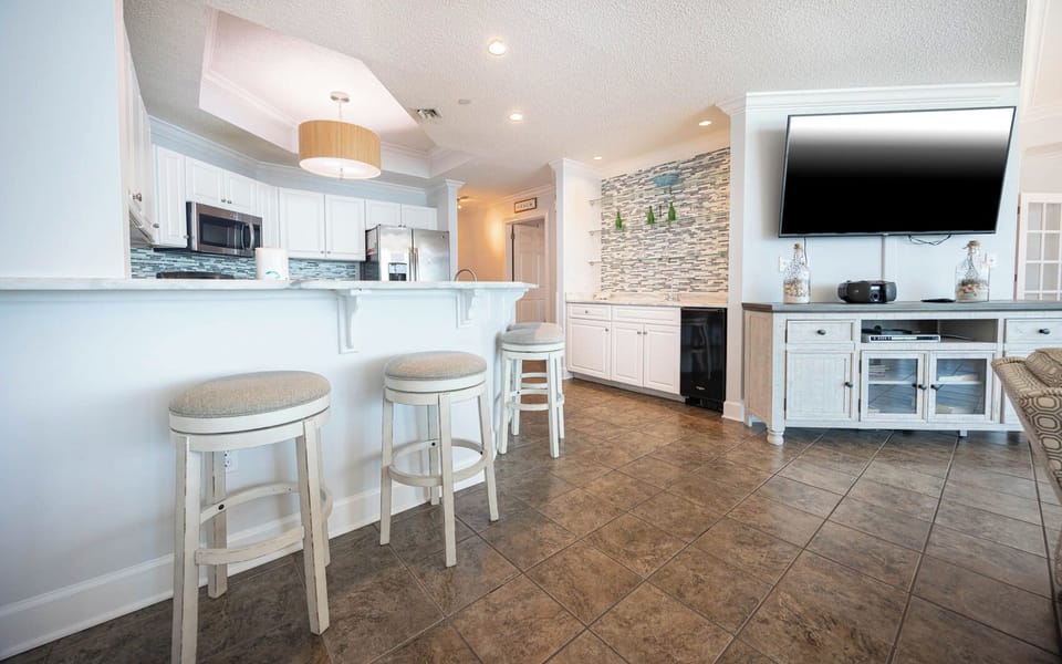 Wake up with morning coffee at the breakfast bar and get ready for a beach day in this stylish space
