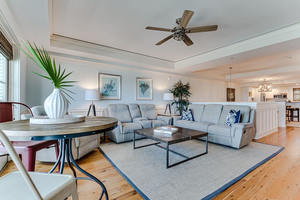 Beachside #5 - Watercolor - Second Floor - Open Concept Living/Dining/Kitchen Area