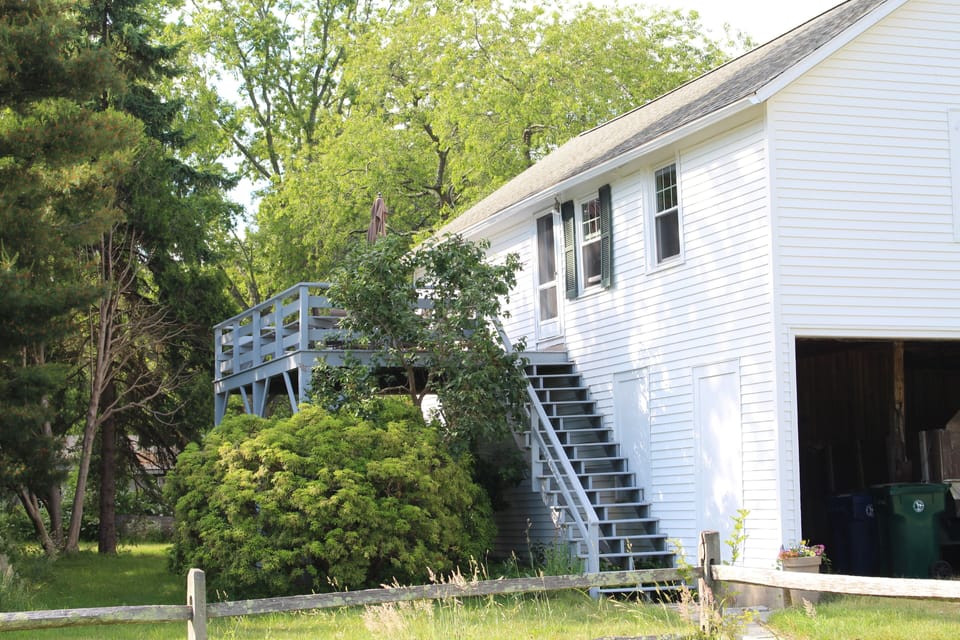 Udder Heaven is on the 2nd floor: 1st floor included - laundry & carport.