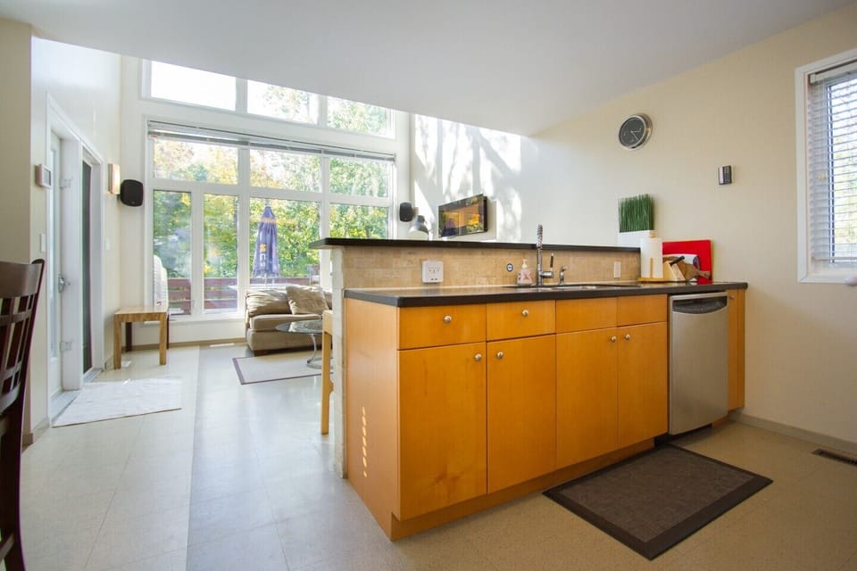 Fully equipped kitchen with dish washer.
