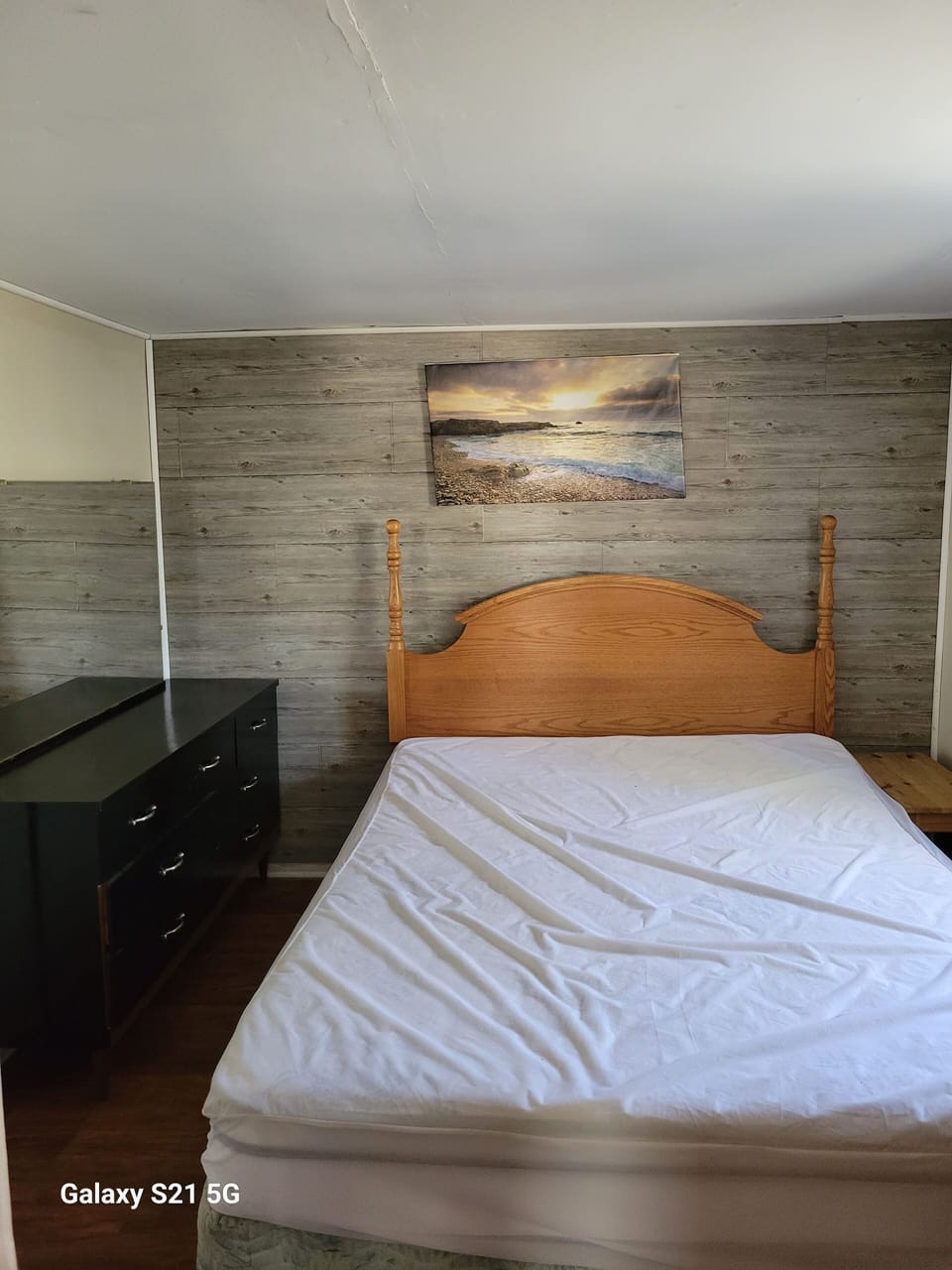 master bedroom queen bed