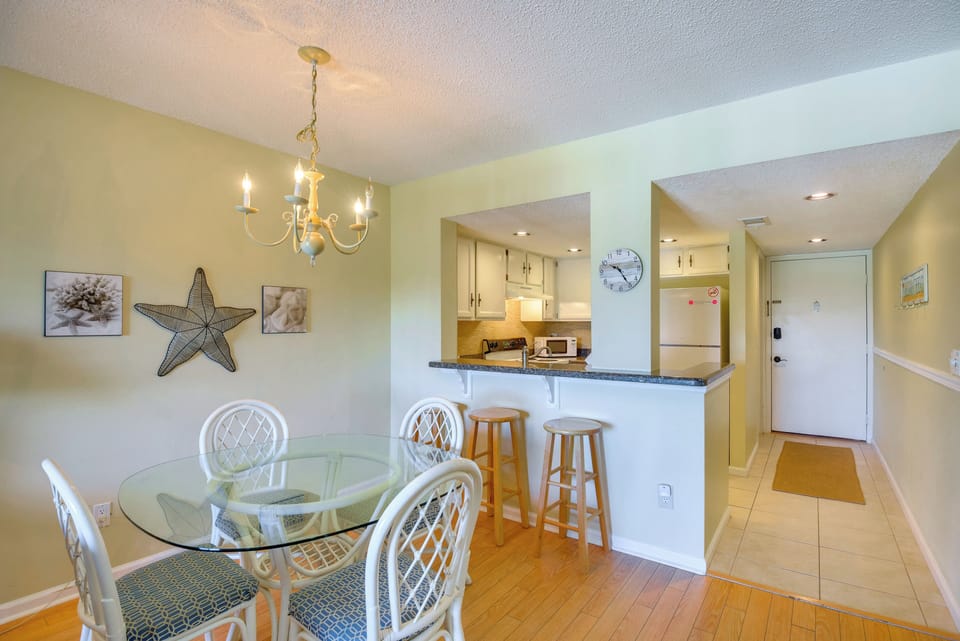 Dining Area | 3rd-Floor Condo | Free WiFi