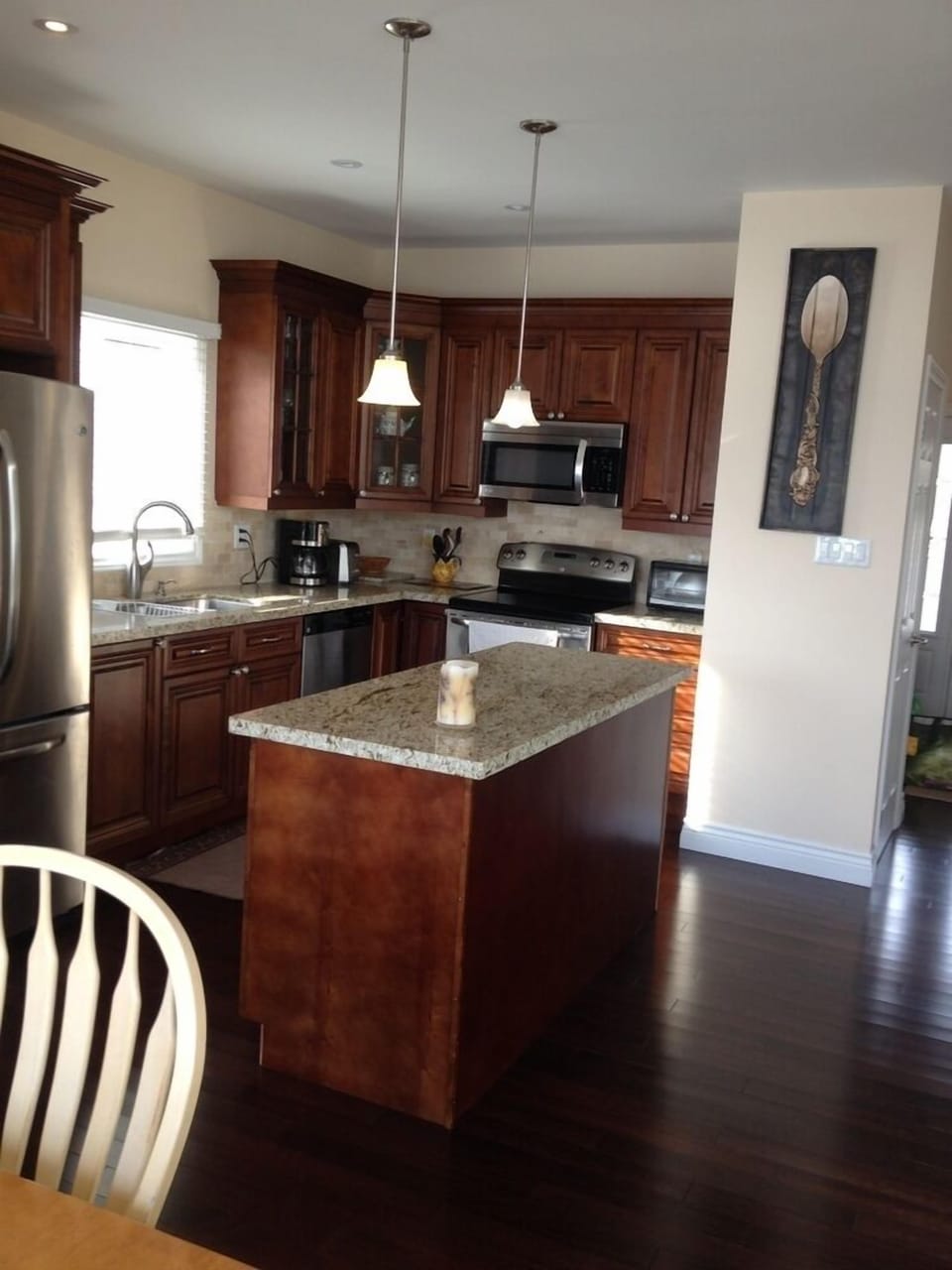 Fully equipped kitchen with island - incl. dishwasher, toaster oven, etc.
