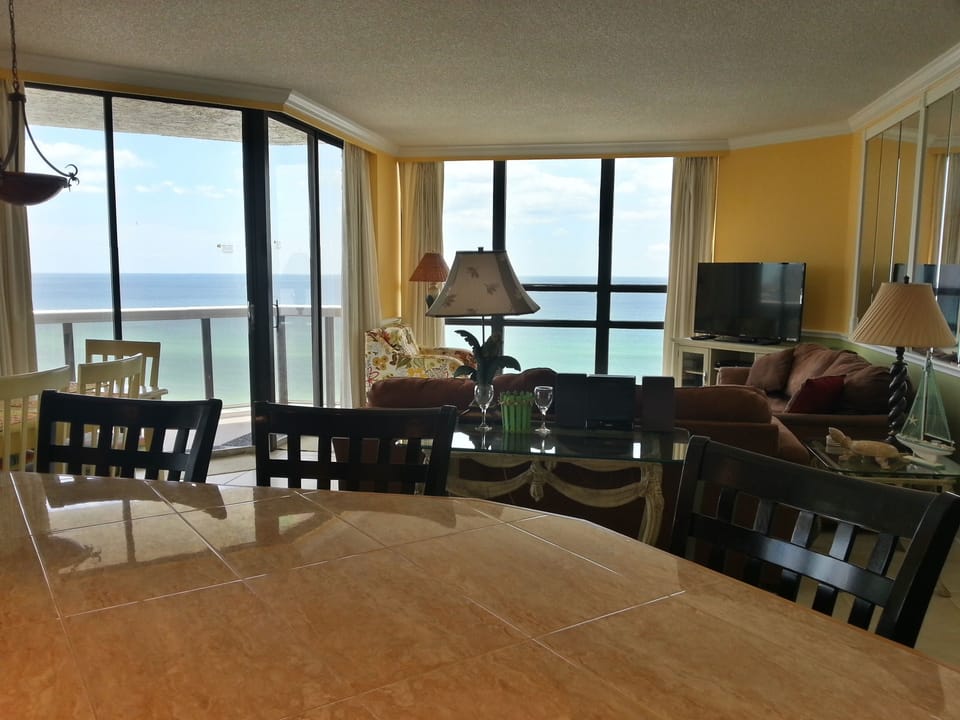 Open air condo view from the living room and the kitchen
Balcony Access