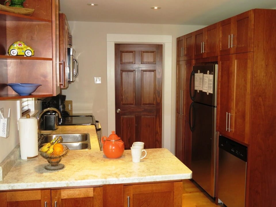 Fully equipped modern kitchen