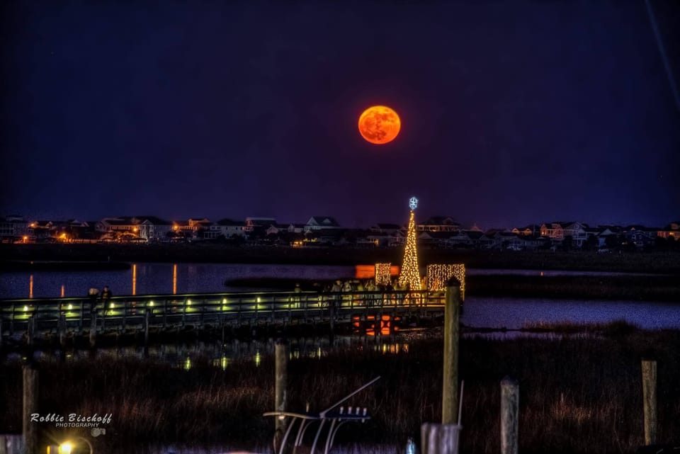 moon over Garden City