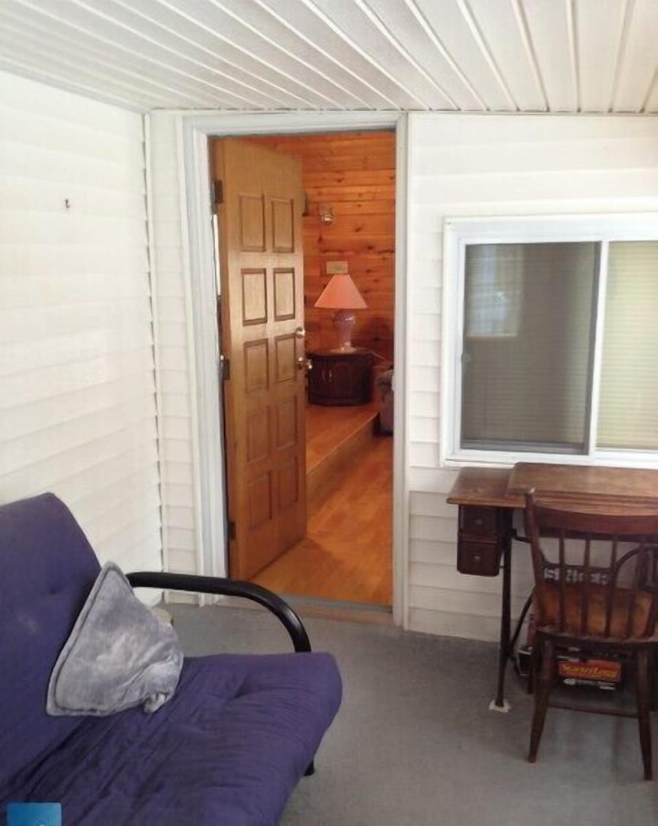 Private den area with futon