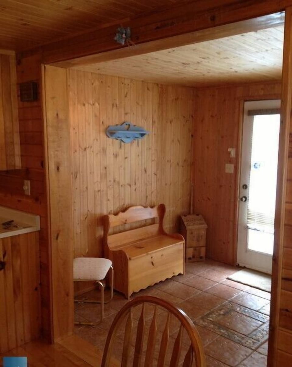 Foyer to kitchen