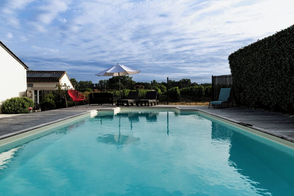 Longer view of pool which is 8m x 4m
