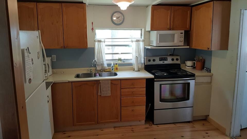 Full Kitchen with Fridge, Stove , Microwave, Toaster, Coffee maker and utensils 