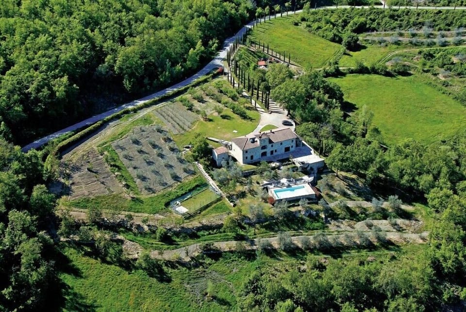 the wide private garden and park  around the villa