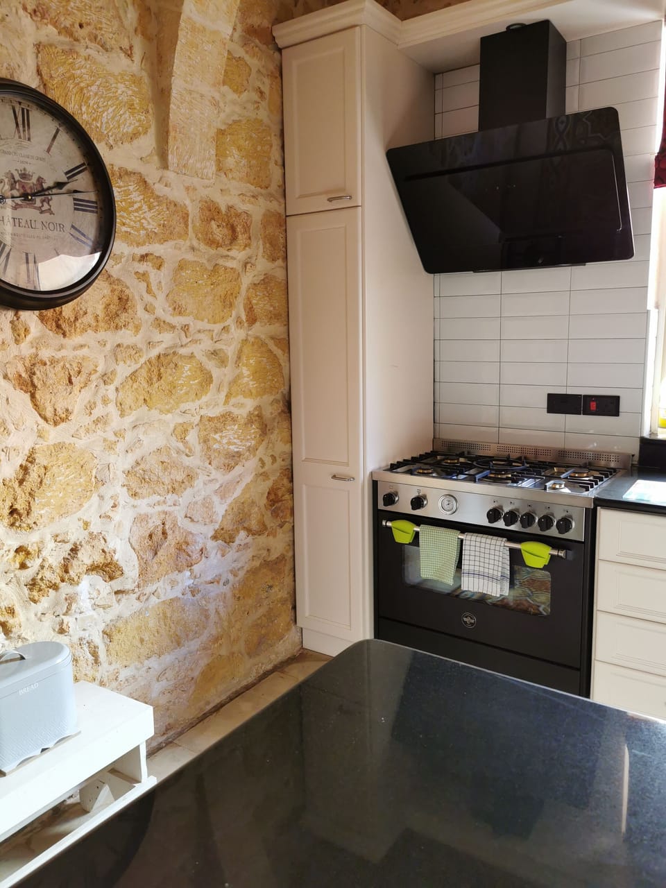 gas cooker & oven + extractor. Press power button to switch on, don't pull front