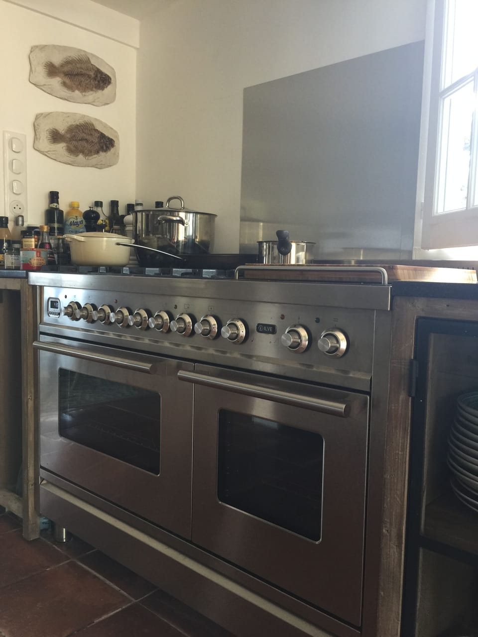 Kitchen stove, gas and electric, 2 ovens