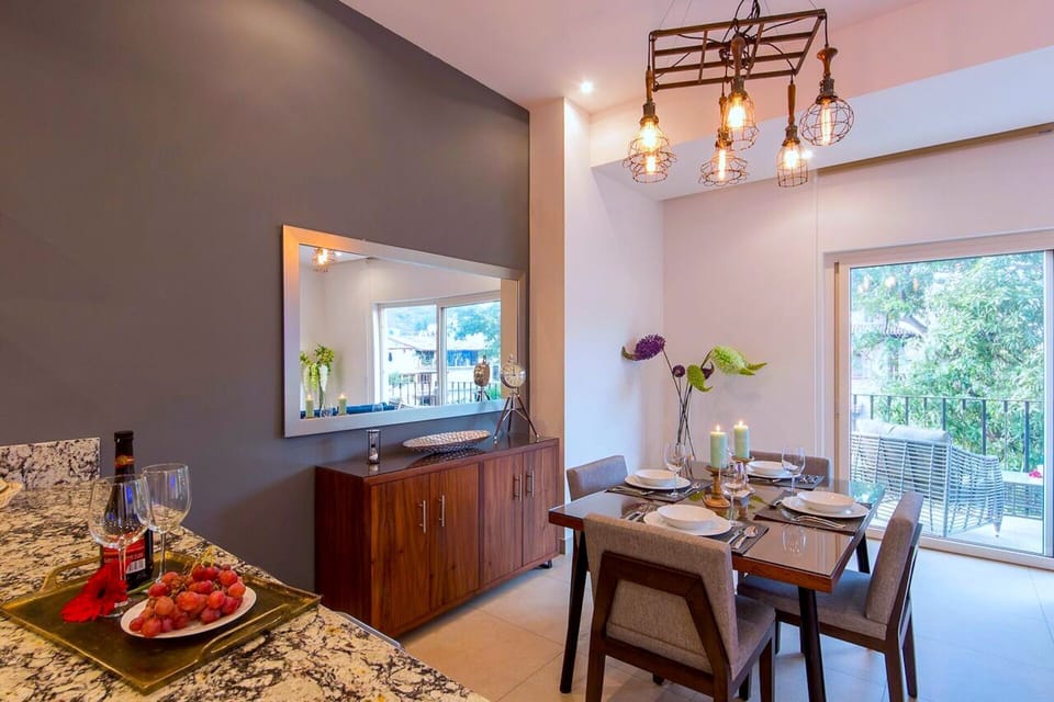 Zenith 307, Dining room. (MyPvRentals)