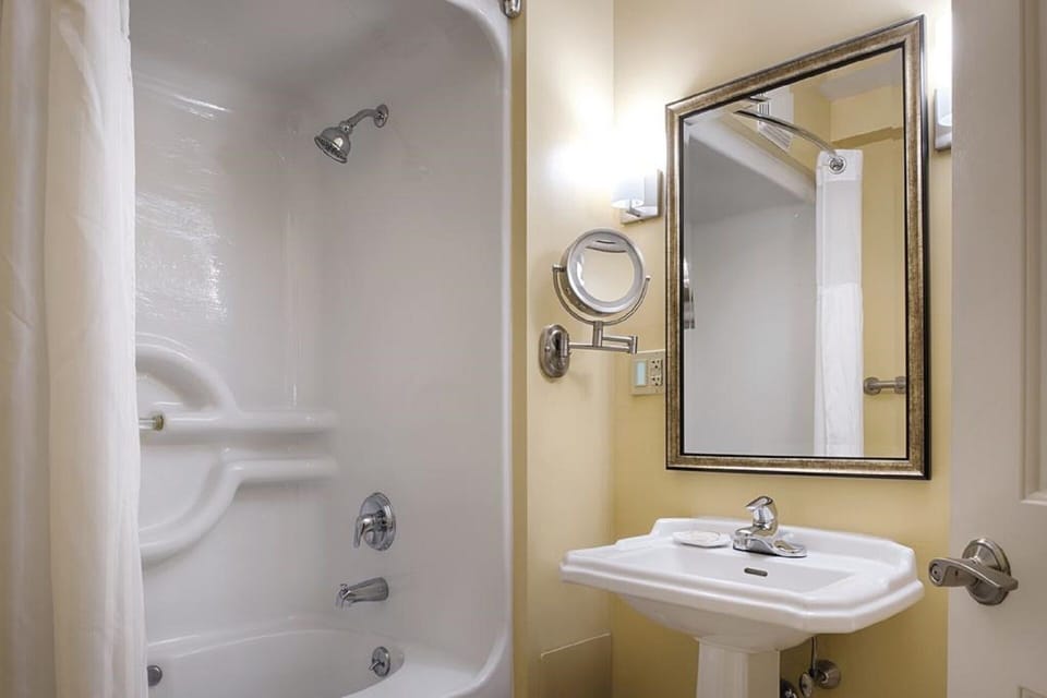 Another Well-Equipped Bathroom
