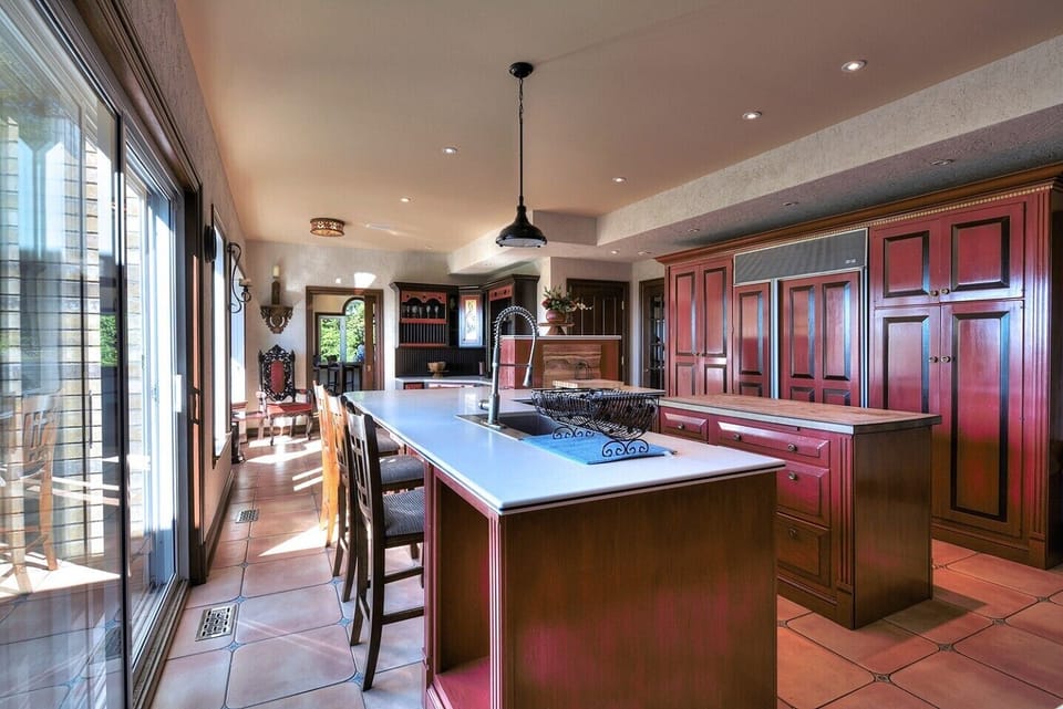 Gourmet kitchen