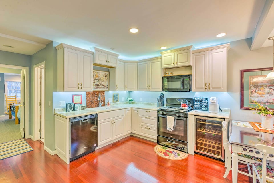Kitchen | Coffee Maker | Toaster | Complimentary Spices