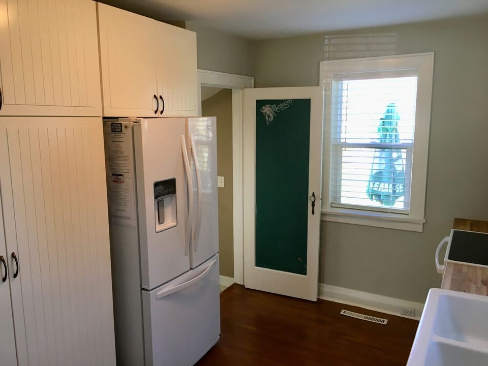 Fridge has water and ice hooked up