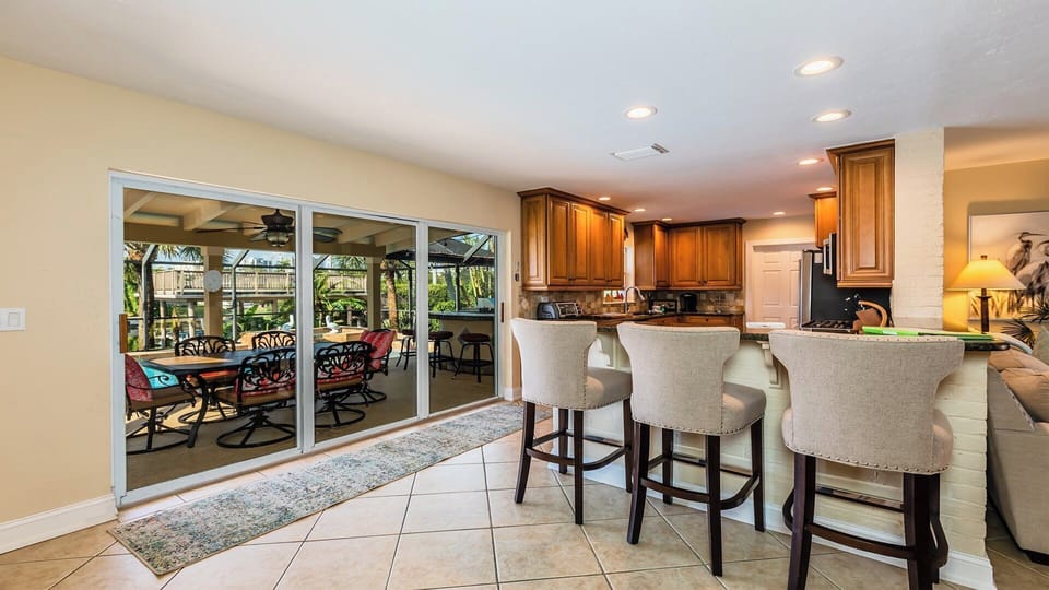 Lovely waterfront home, southern exposure! House in Marco Island