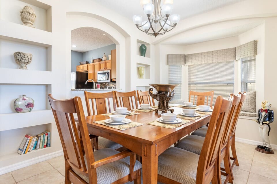 Grand formal dining