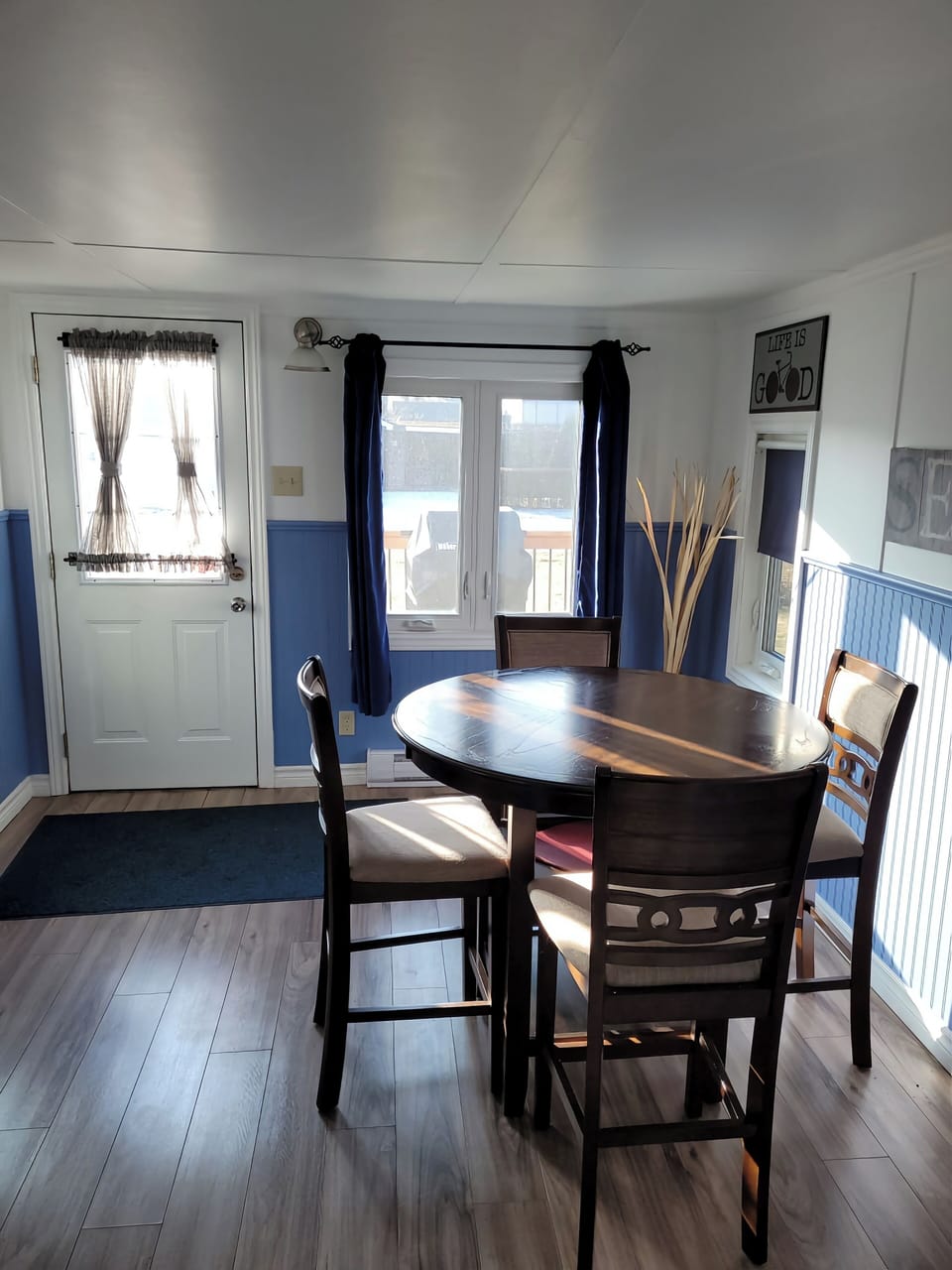 Kitchen Dinette