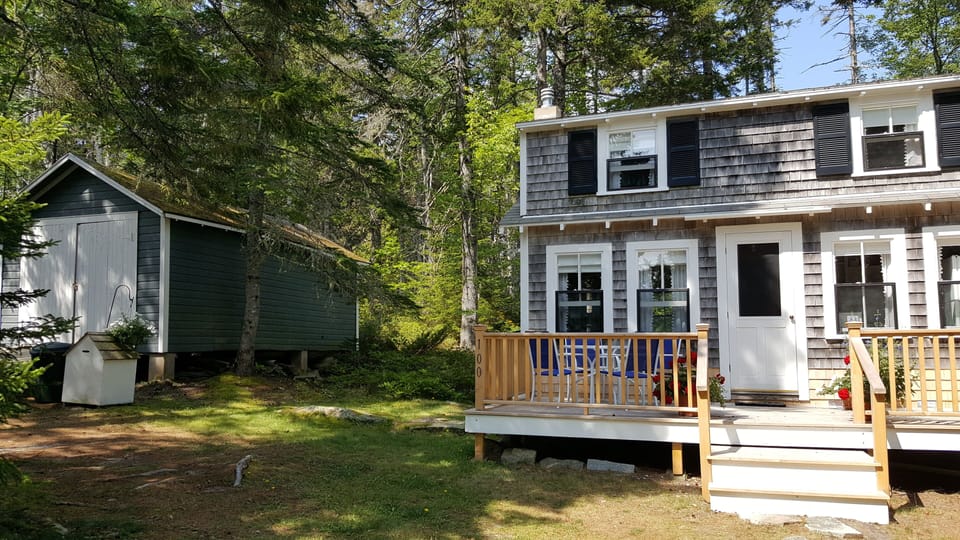 Cottage with boathouse (good for storing bikes and kayaks)