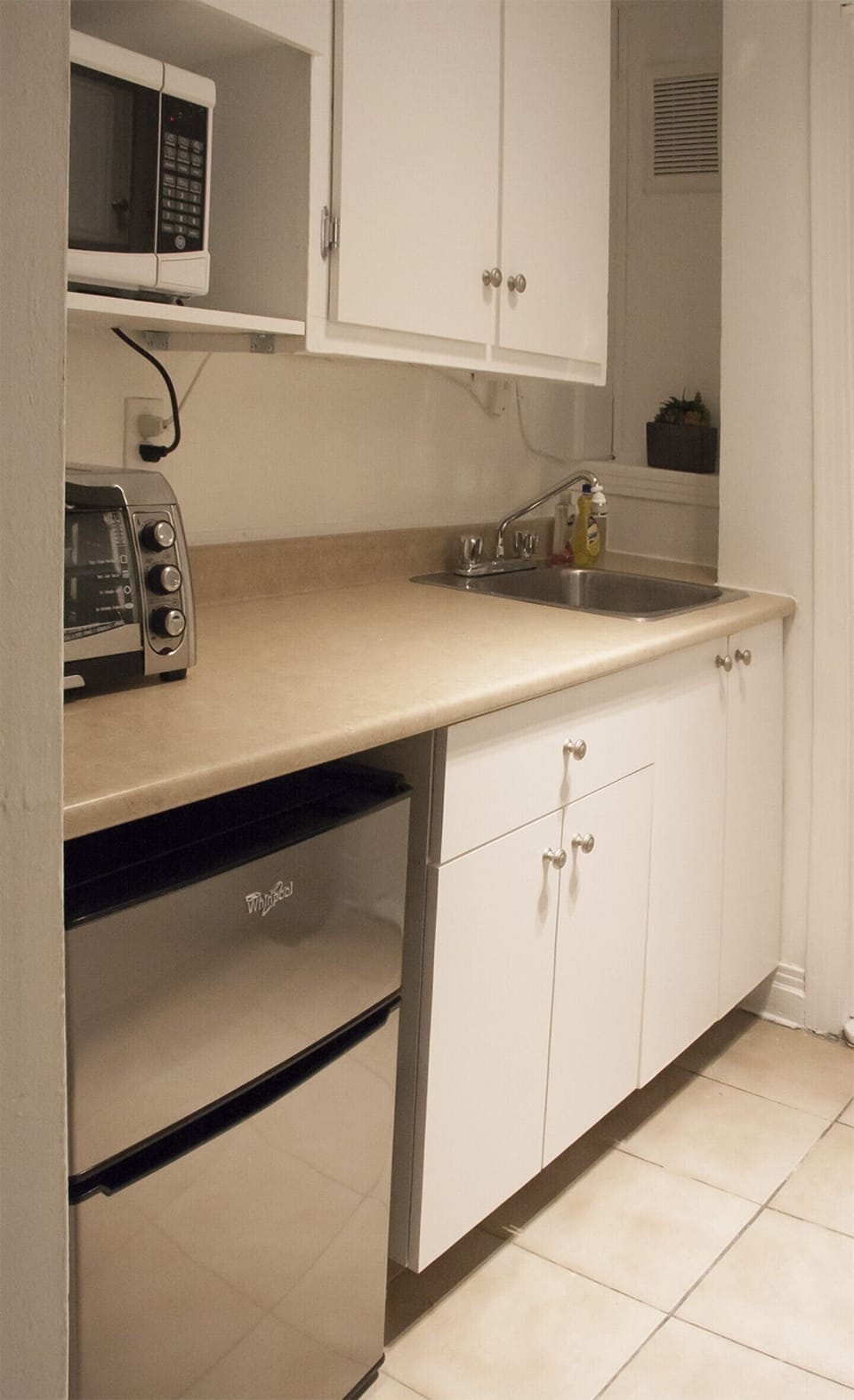 Kitchen 2 - mini fridge & toaster oven