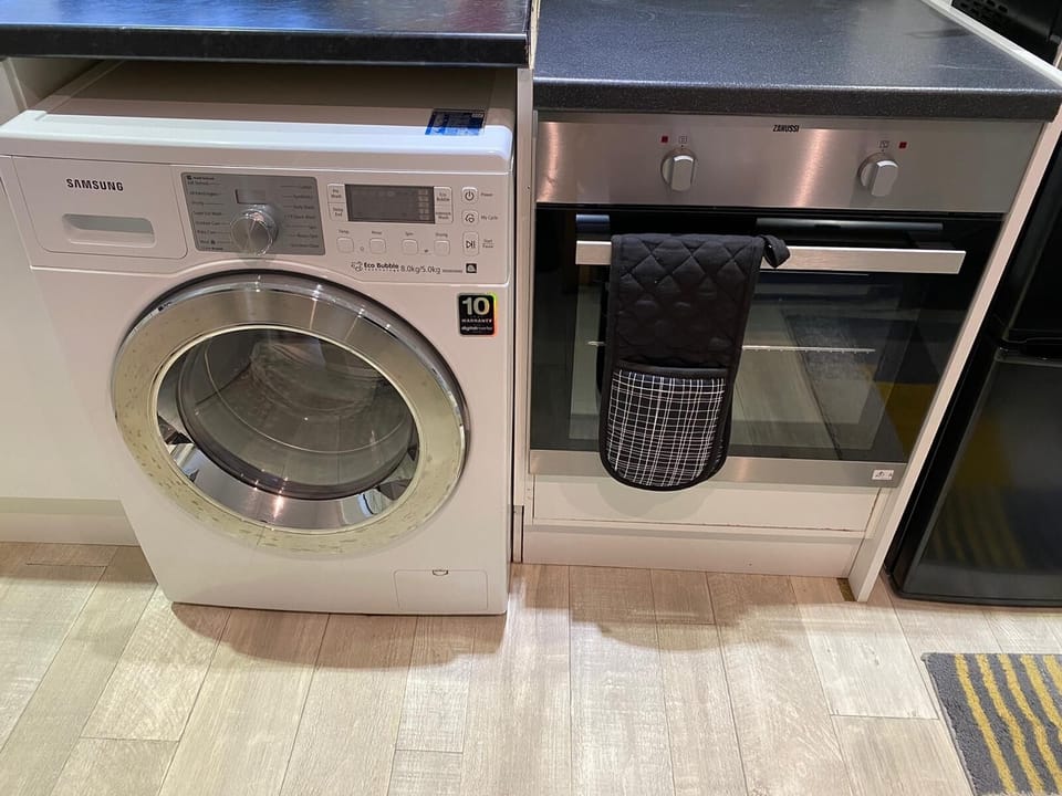 Brand new Zanussi Oven with washer/dryer