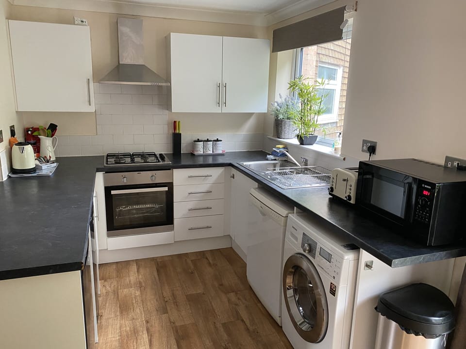 Modern kitchen: dishwasher, washing machine/dryer, microwave, kettle, toaster 