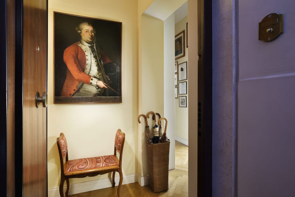 Entrance into the apartment