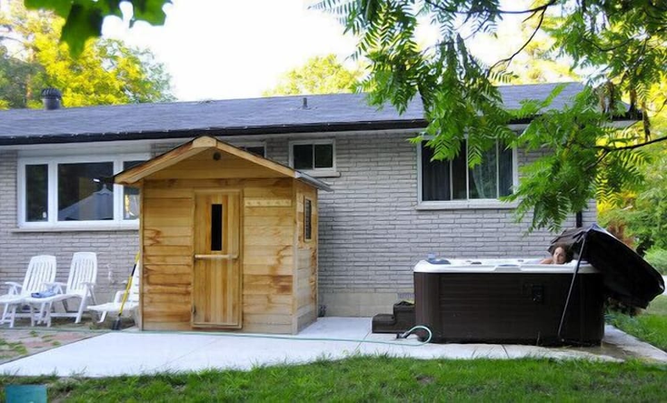 Cedar Sauna, Jacuzzi