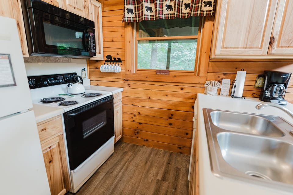 Indoors, Hardwood, Microwave, Oven, Cooktop