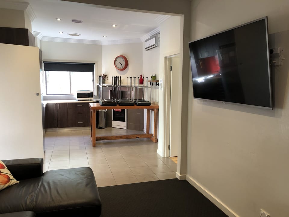 Lounge and HD TV 