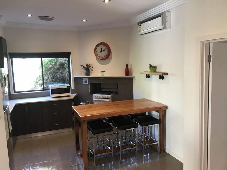 Modern and convenient kitchen 