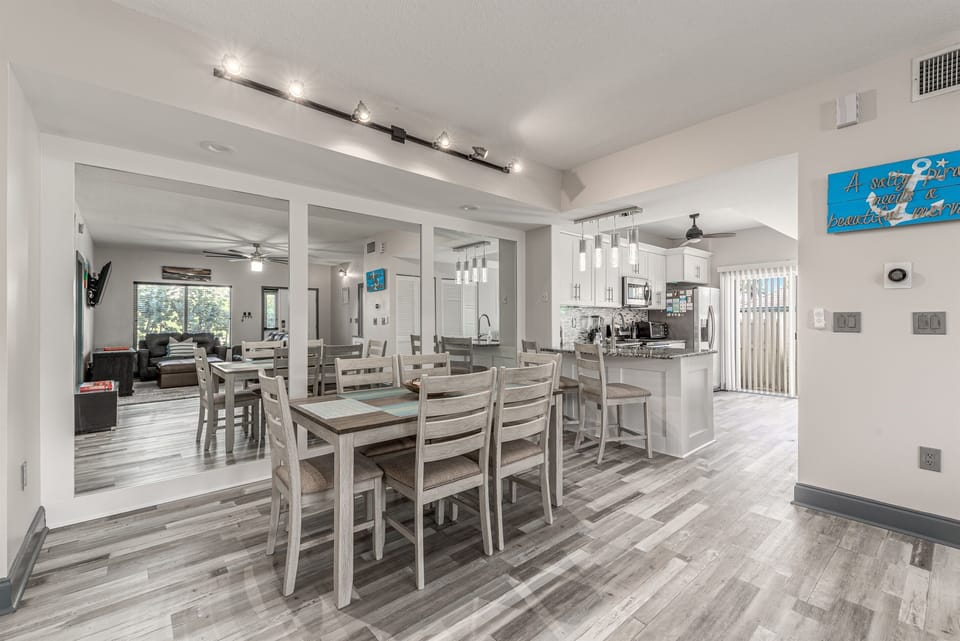 Dining area overlooking kitchen