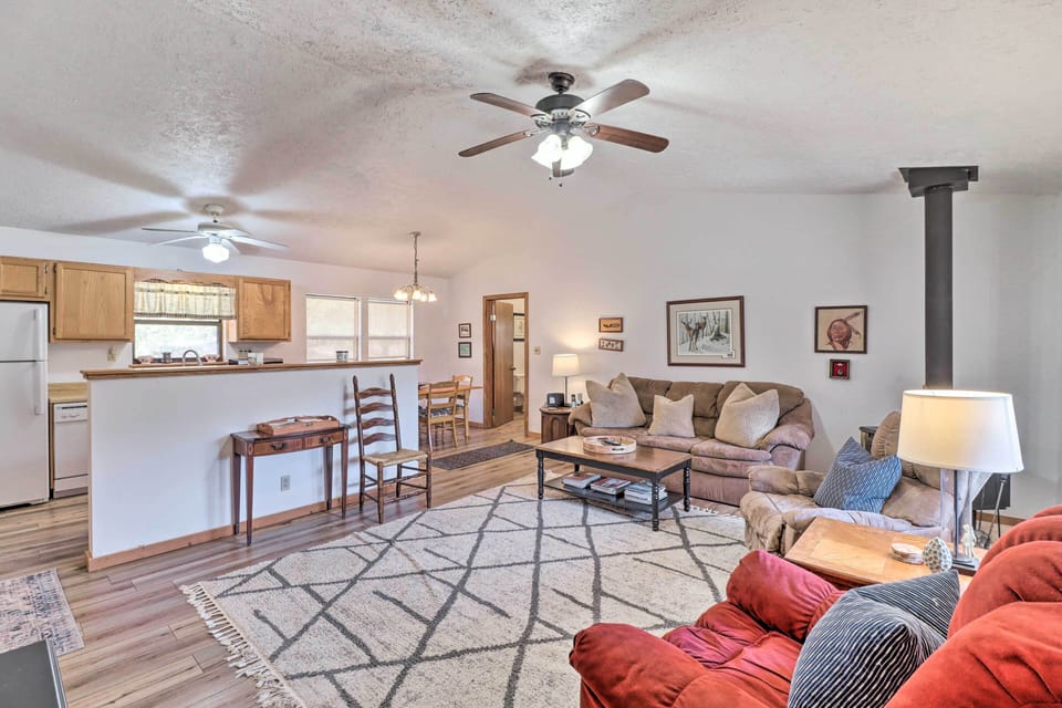 Flippin Vacation Rental | 3BR | 1.5BA | 1,200 Sq Ft | Stairs Required to Enter