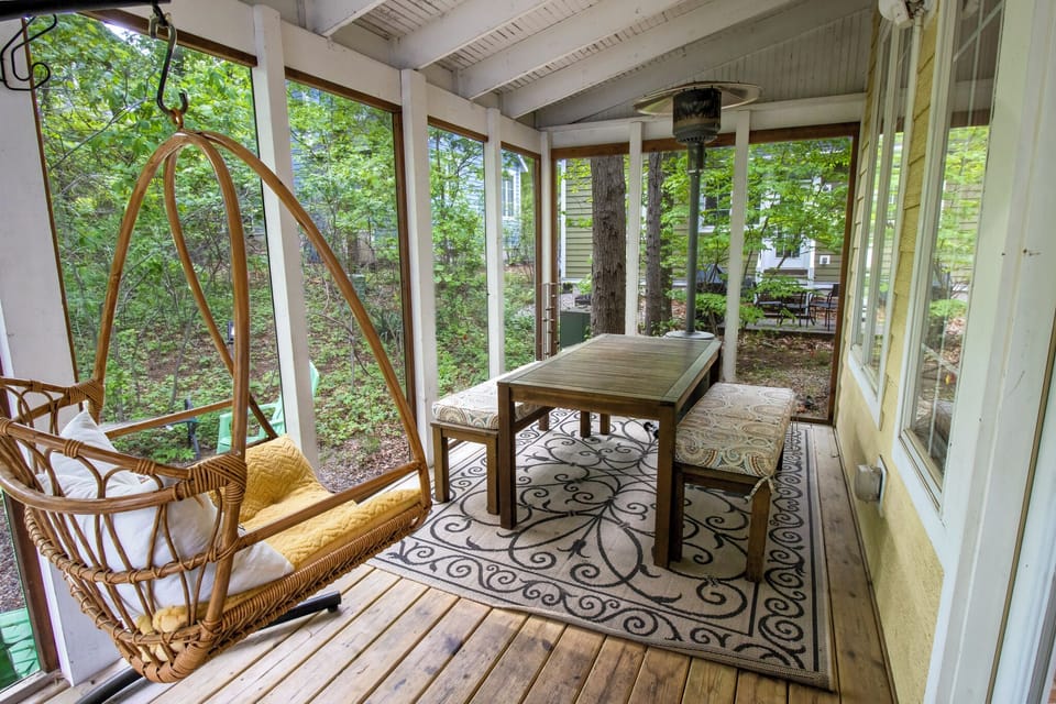 Screened in Porched