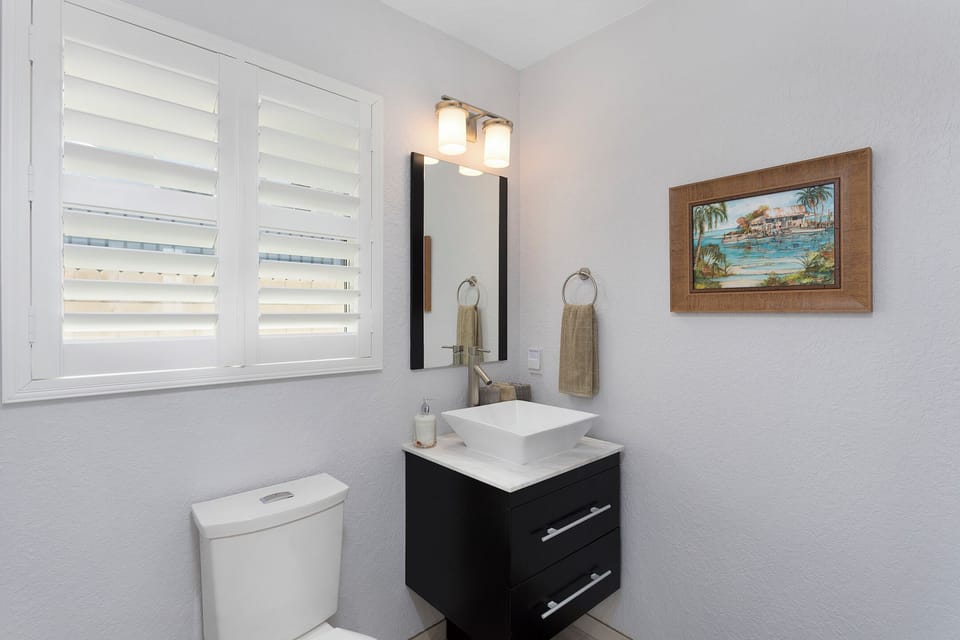 Half bath off Living Room