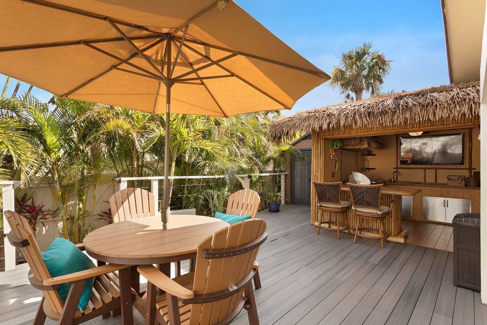 Private outdoor deck with tiki bar