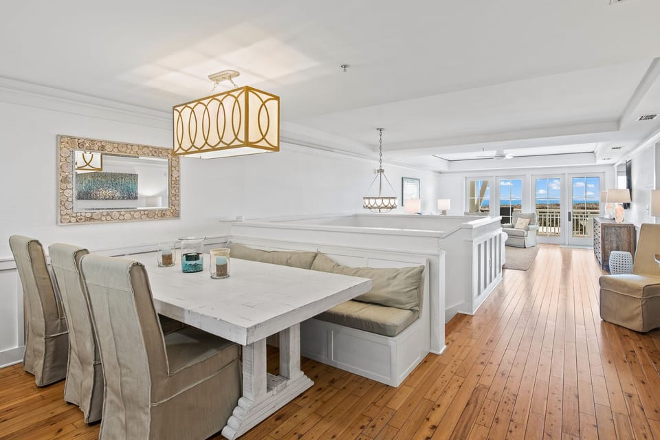 Second Floor: Dining Area