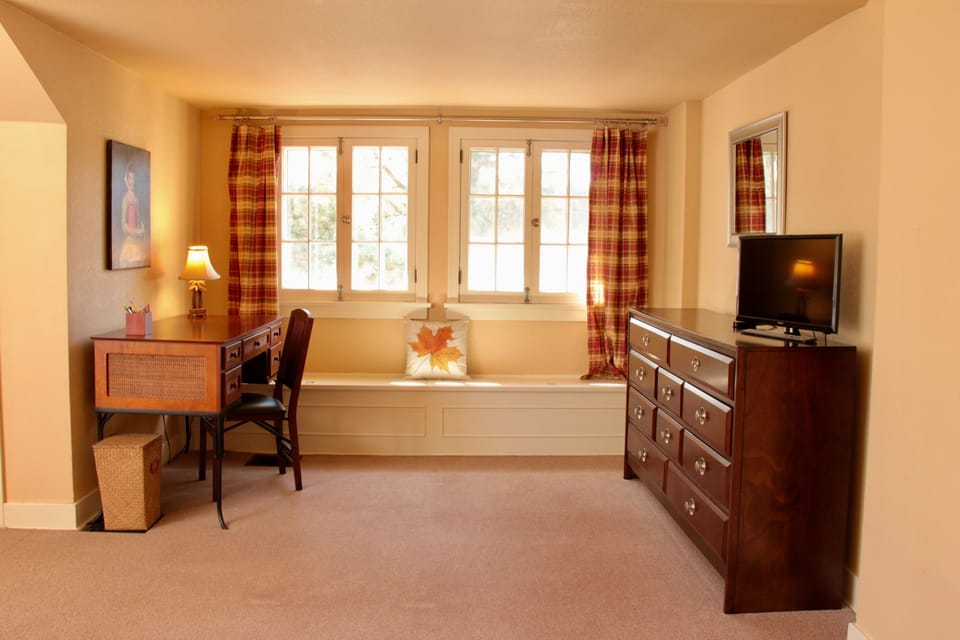 nook in master bedroom