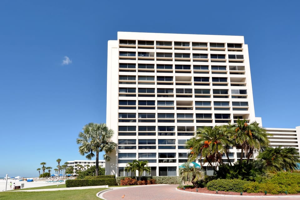 Grande Tower Bldg.