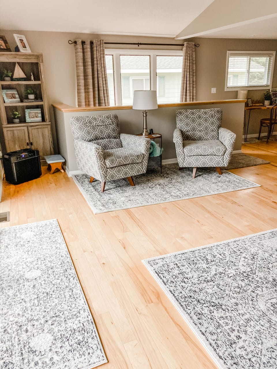 Cozy little coffee spot. Updated furniture, rugs, paint, and window treatments. 