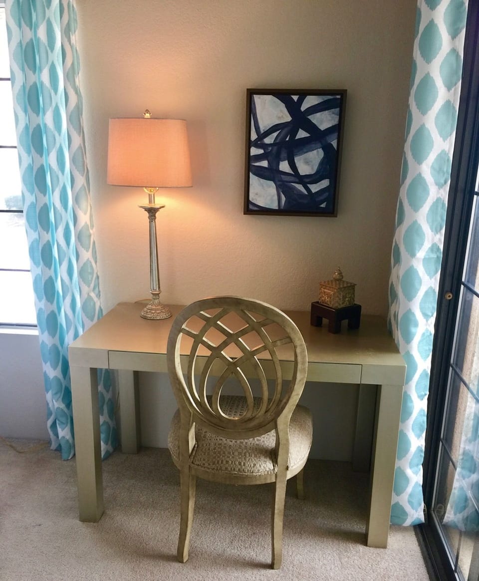 Guest desk