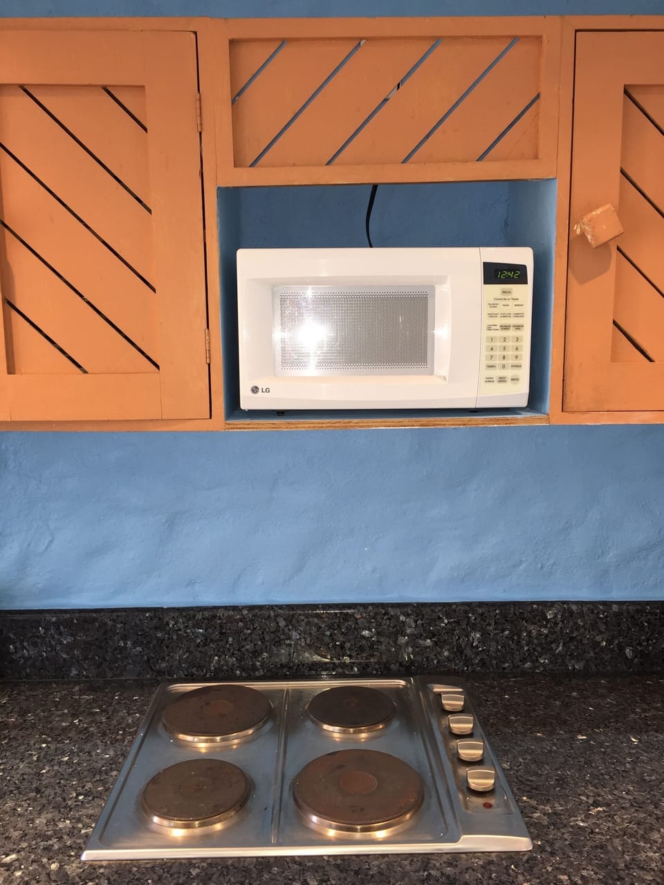 Kitchen 4 Burner Stove Top and Micowave