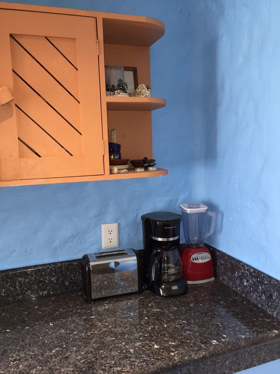 Kitchen: Toaster, Coffee Maker and Blender