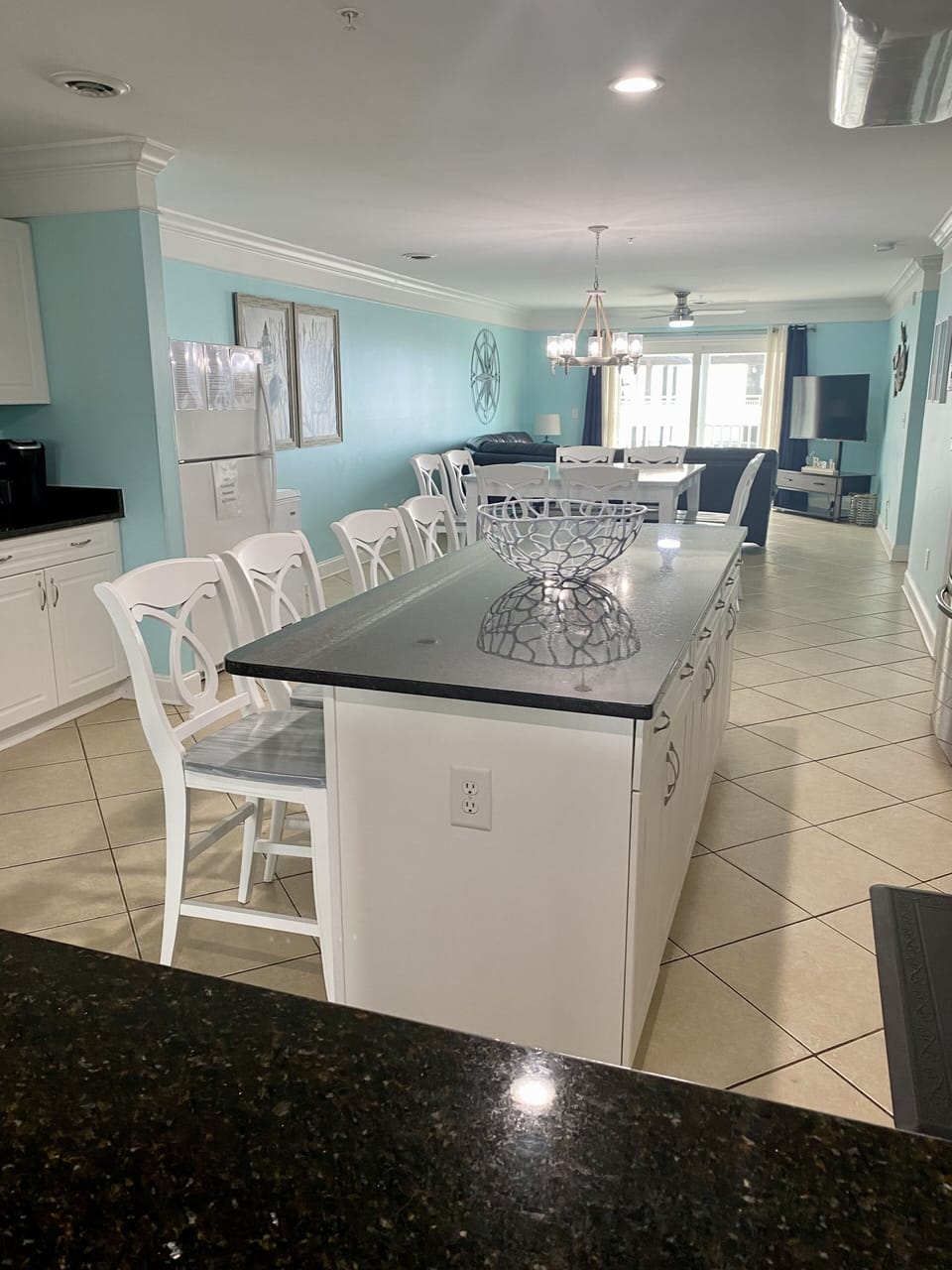Open floor plan over 2000 sq ft. 