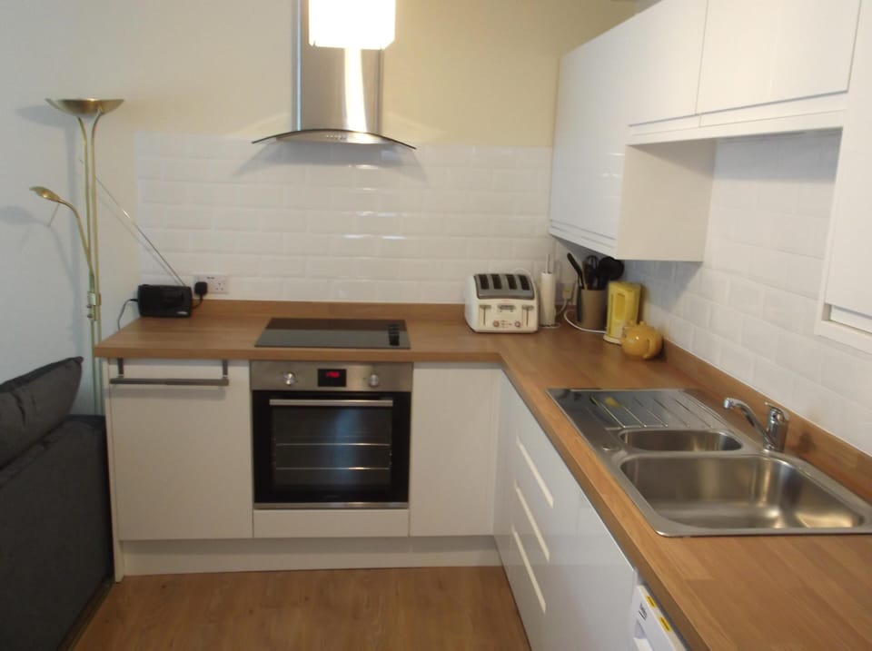 Modern, fully equipped kitchen