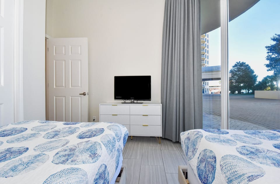 Silver Shells St. Maarten 201 - Guest Bedroom with TV